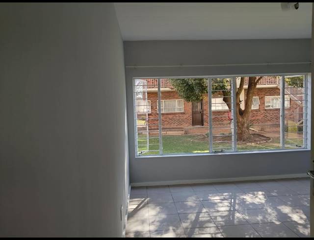 2 BEDROOM TOWNHOUSE FOR SALE IN KEMPTON PARK EXT 5